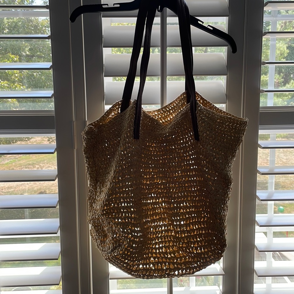 Shopping bag with leather straps